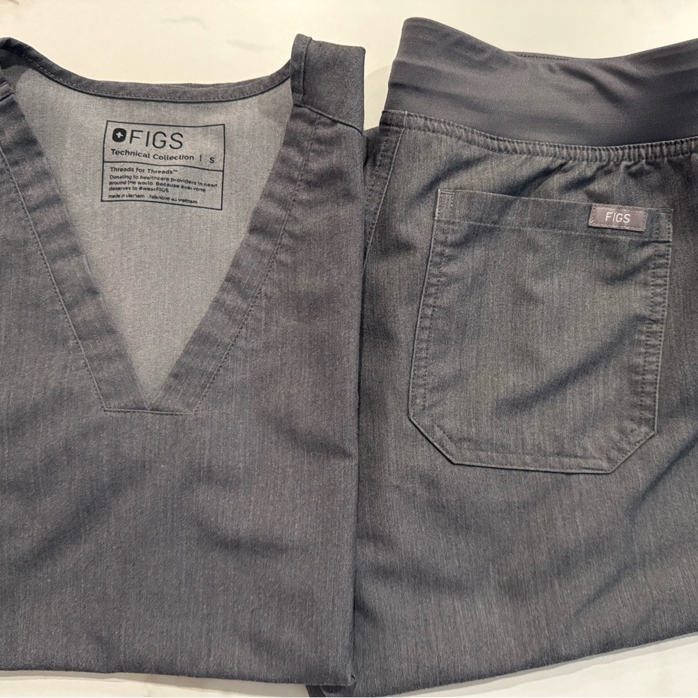 Figs Graphite Scrub Set
